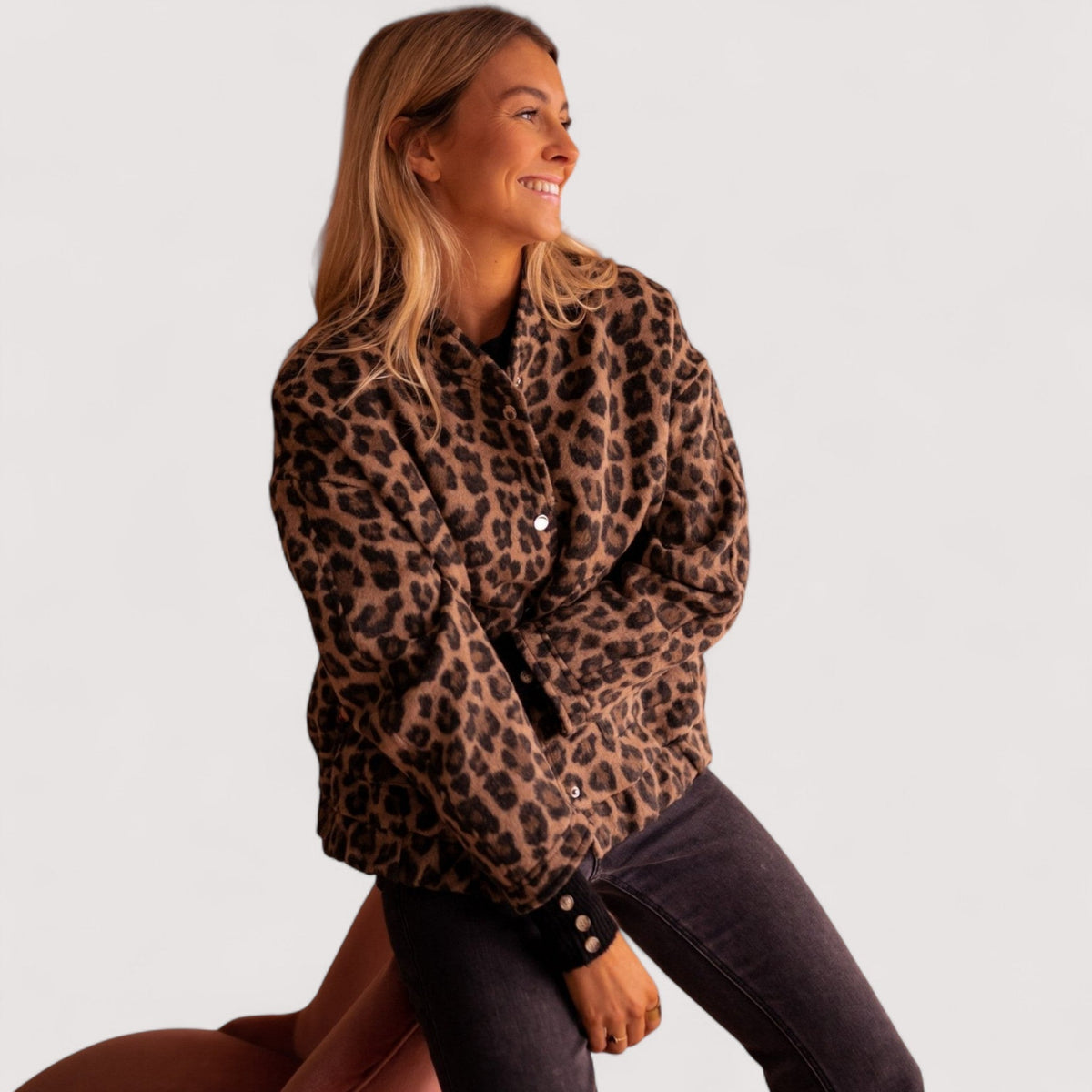 Paulina™ | Chaqueta de moda con estampado de leopardo