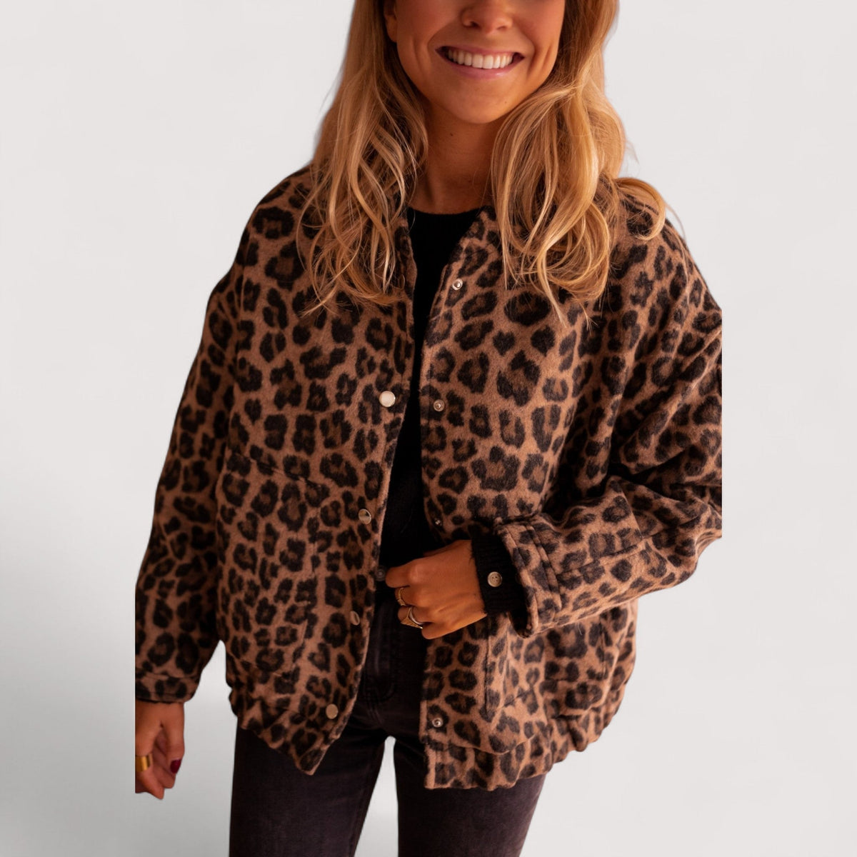 Paulina™ | Chaqueta de moda con estampado de leopardo