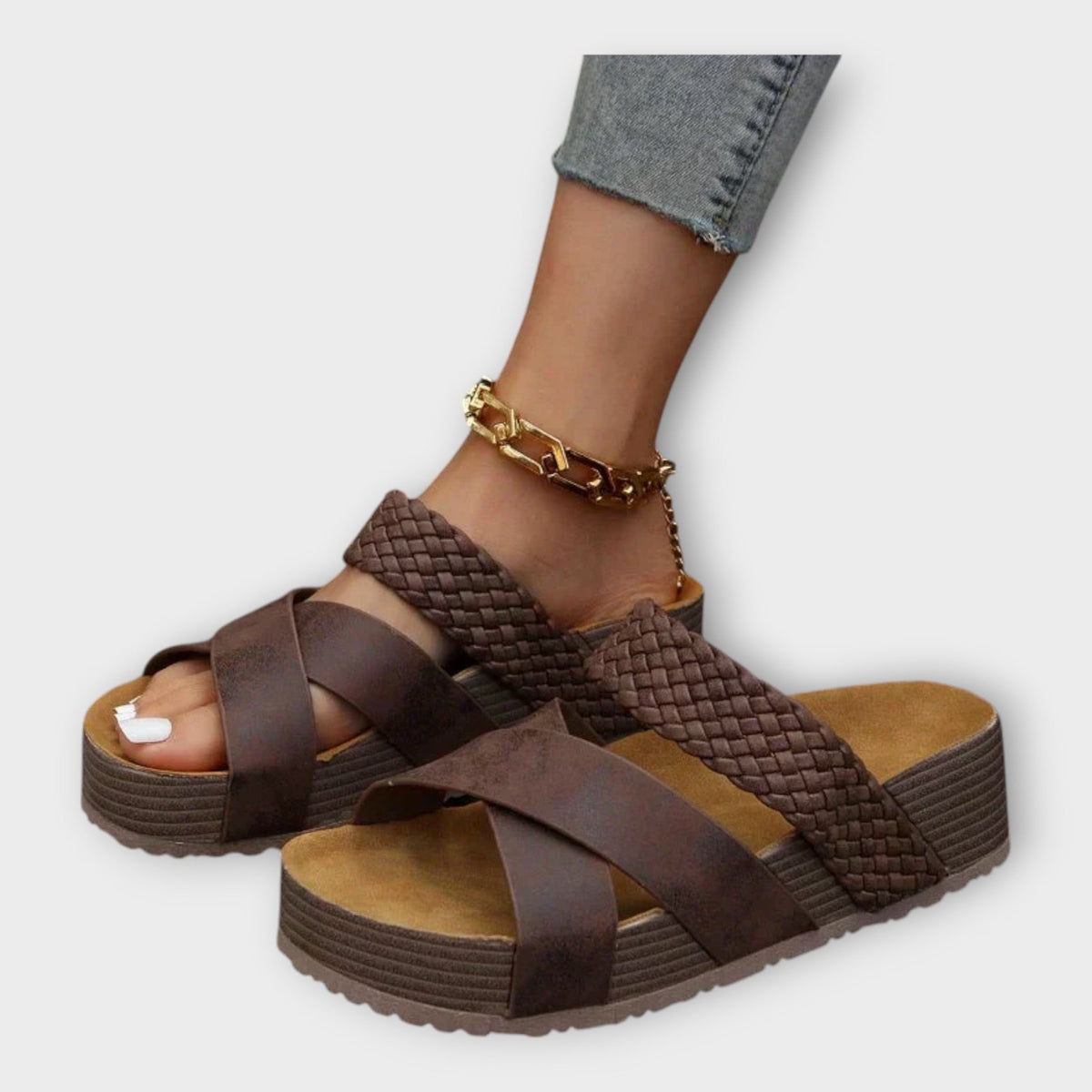 Sandalias con Plataforma y Detalles Trenzados y Amplias Correas