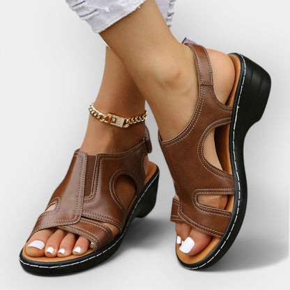 Sandalias de piel elegantes